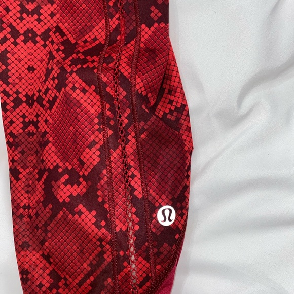 Lululemon Snake print red leggings 17” size 4 - Picture 4 of 6